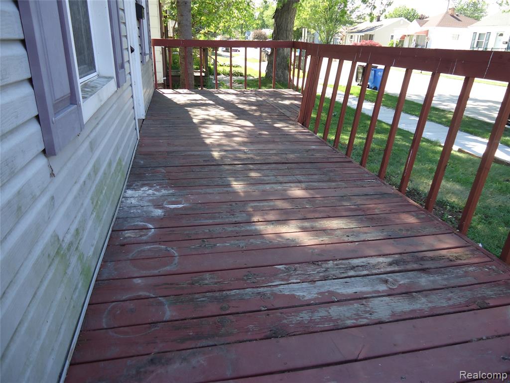 142 E Rowland Property Photo 4