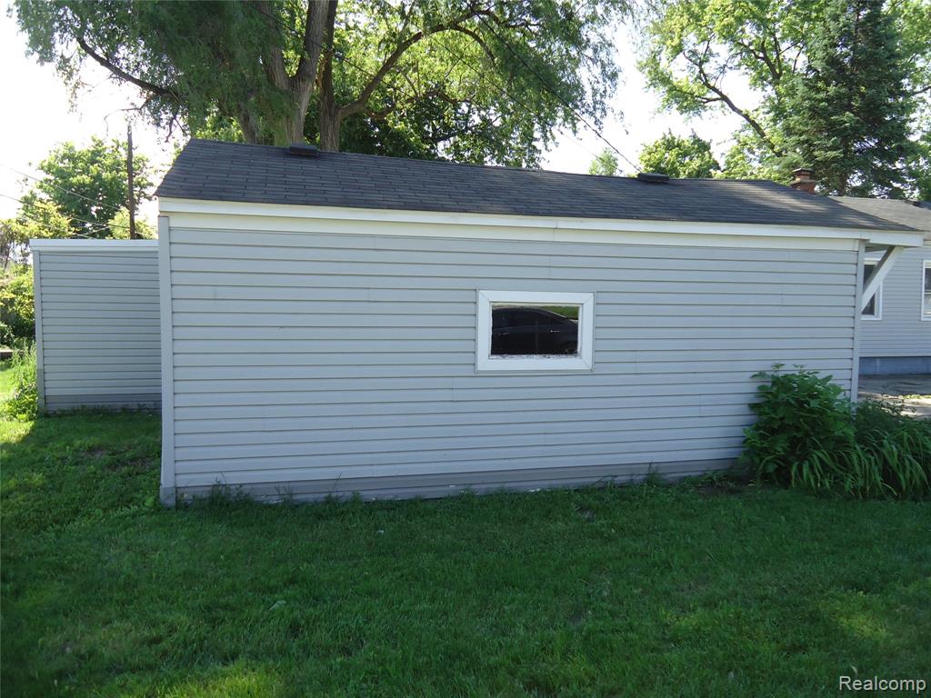 142 E Rowland Property Photo 6