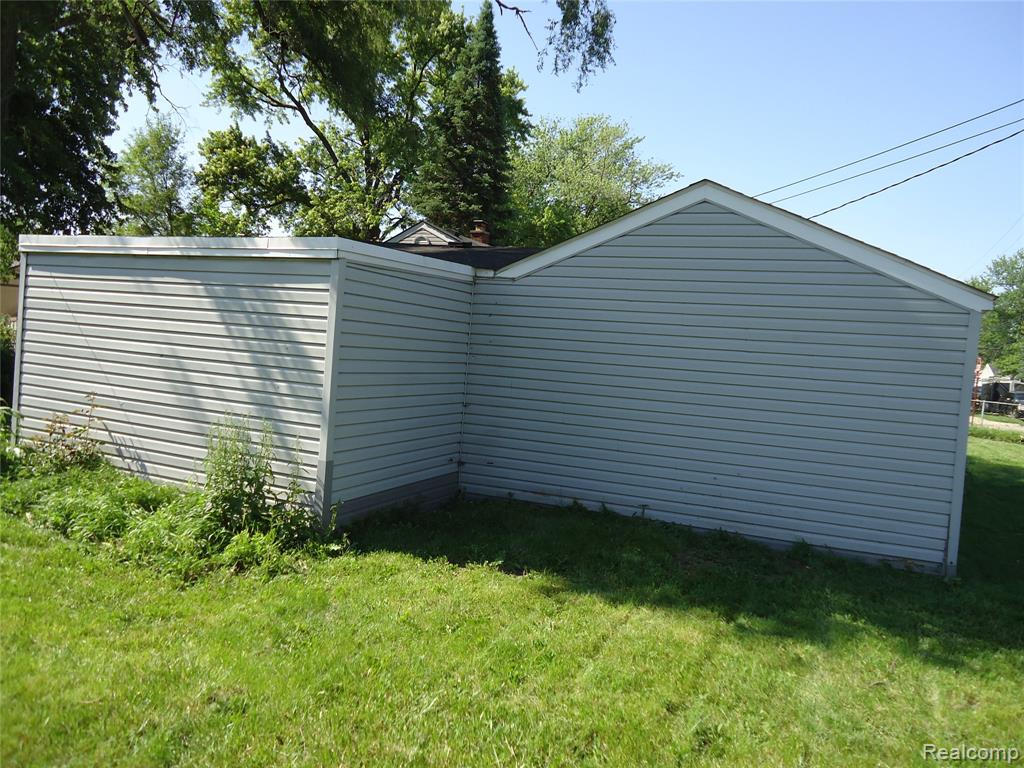 142 E Rowland Property Photo 7