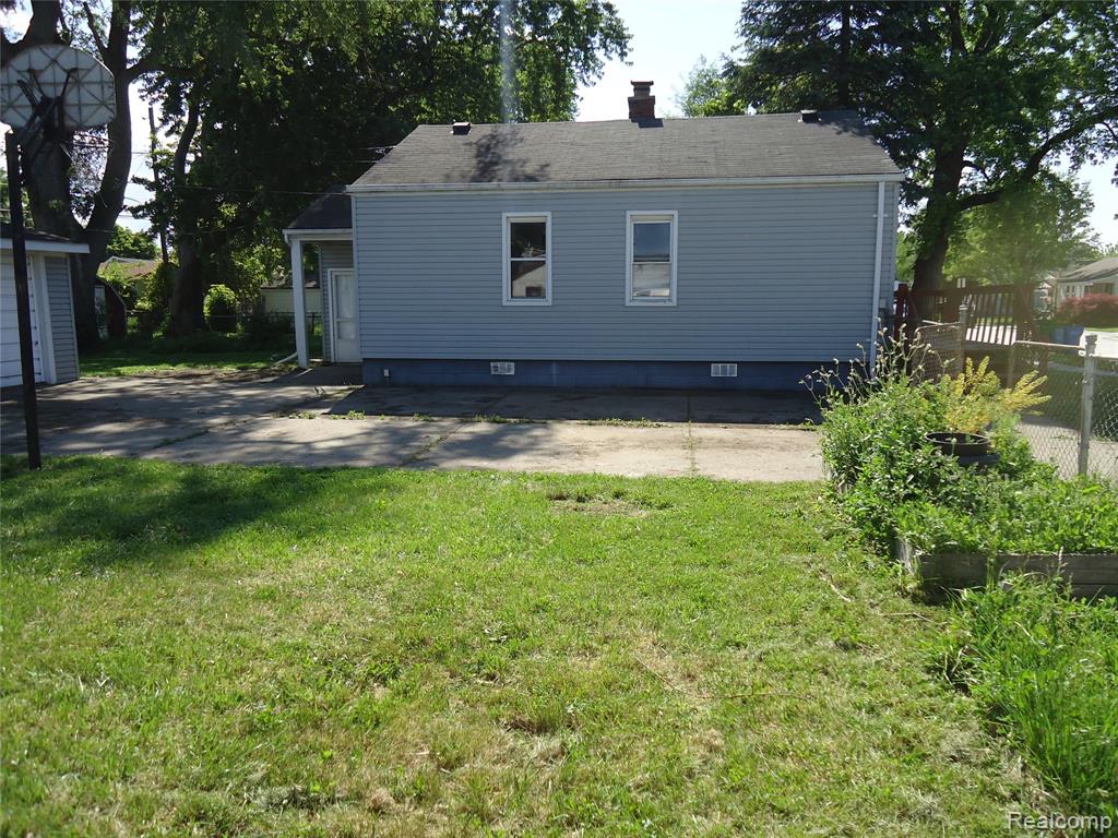 142 E Rowland Property Photo 14