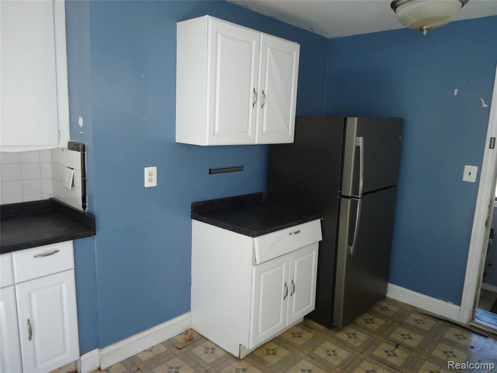 142 E Rowland Property Photo 18