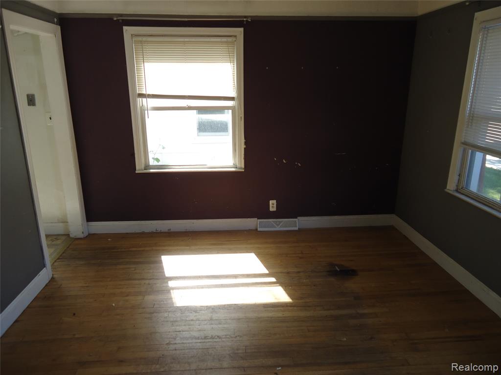 142 E Rowland Property Photo 19
