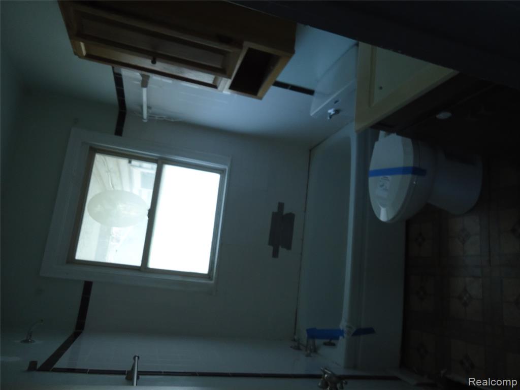 142 E Rowland Property Photo 23