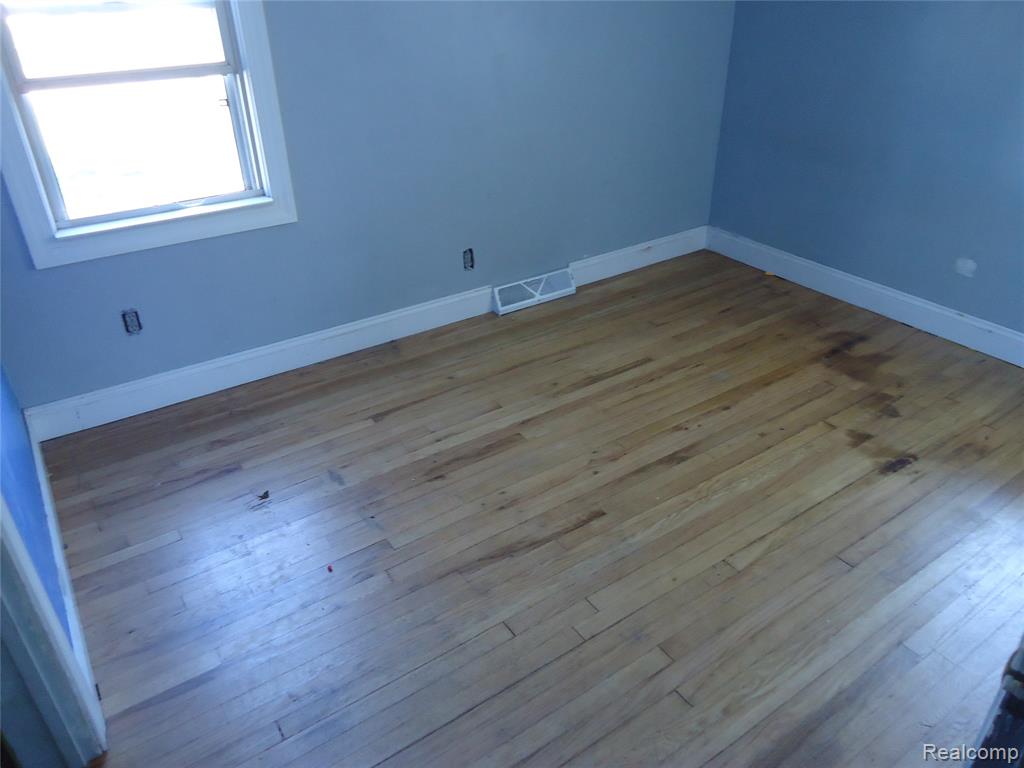 142 E Rowland Property Photo 26