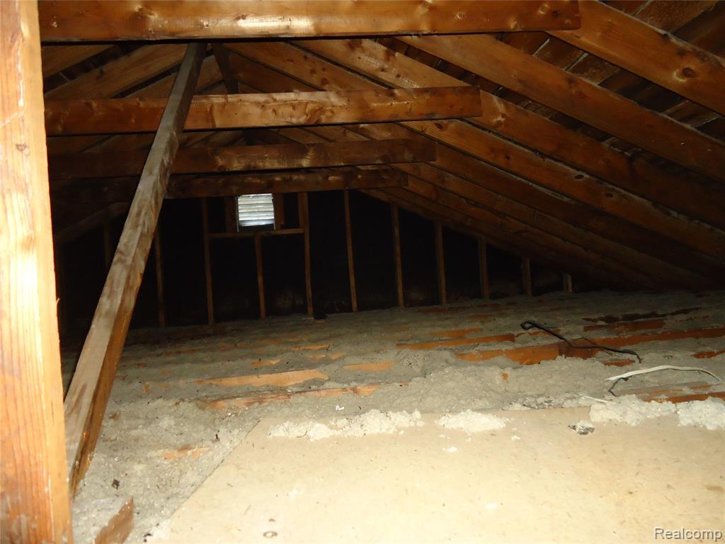 142 E Rowland Property Photo 27