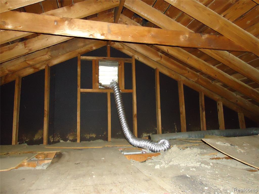 142 E Rowland Property Photo 28