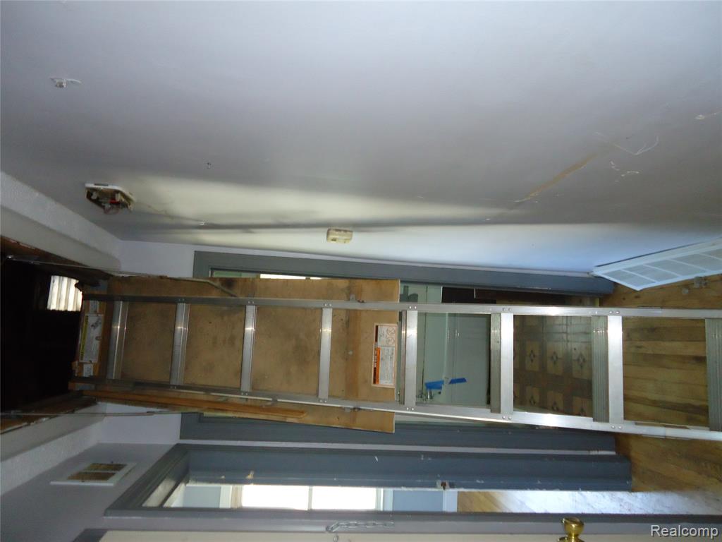 142 E Rowland Property Photo 29