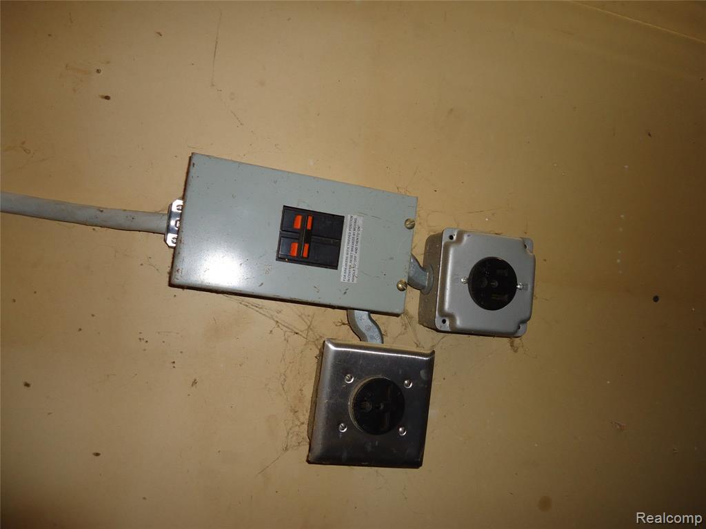 142 E Rowland Property Photo 30