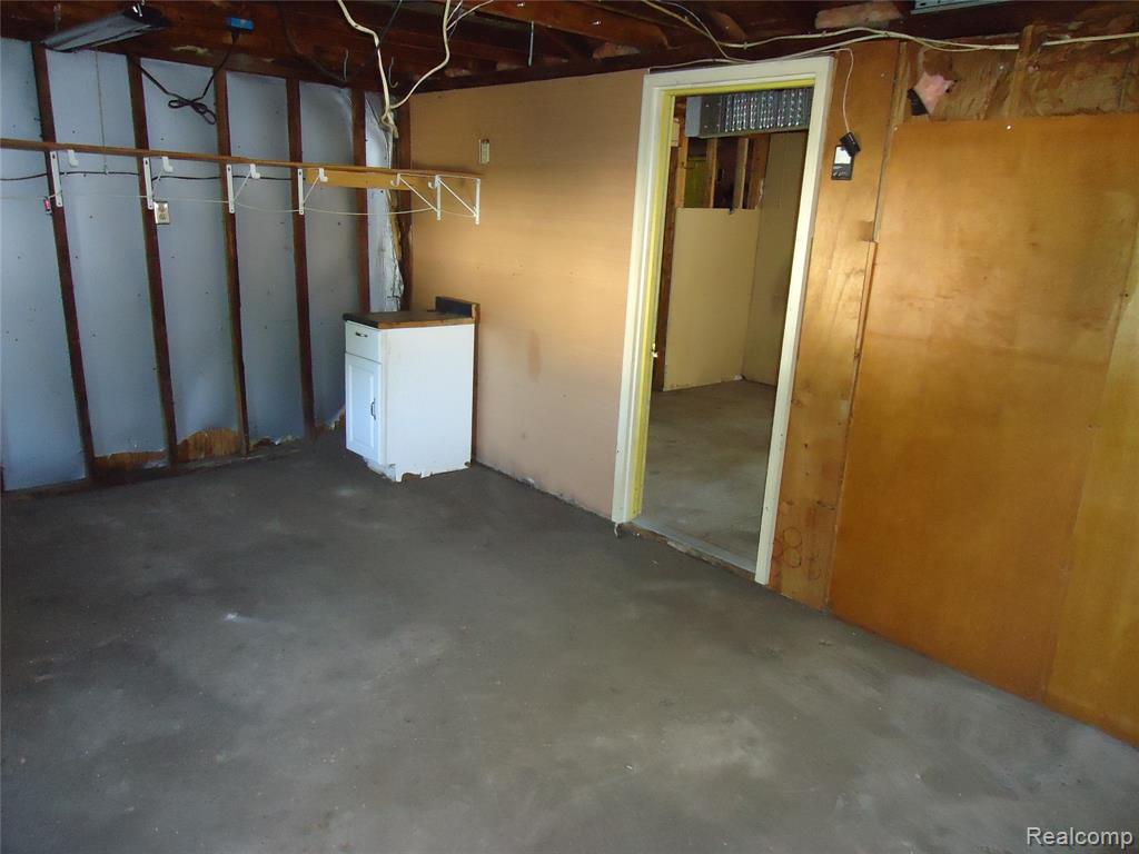 142 E Rowland Property Photo 31