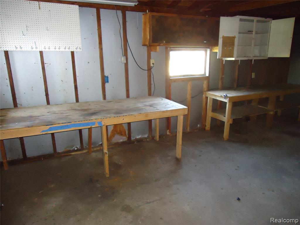 142 E Rowland Property Photo 33