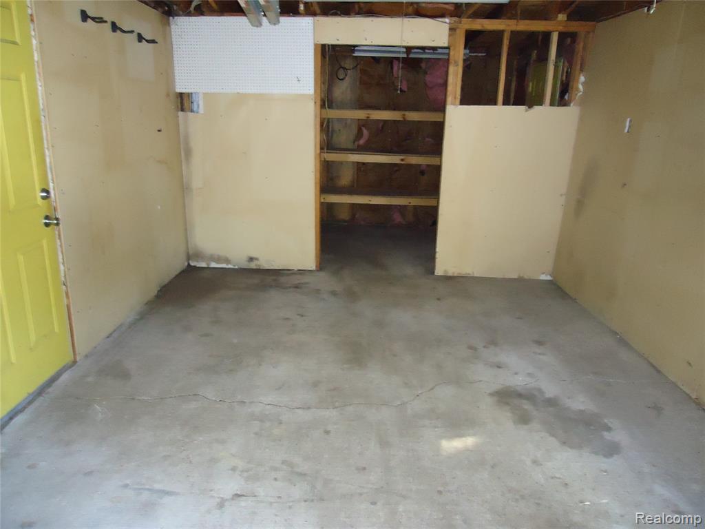 142 E Rowland Property Photo 34