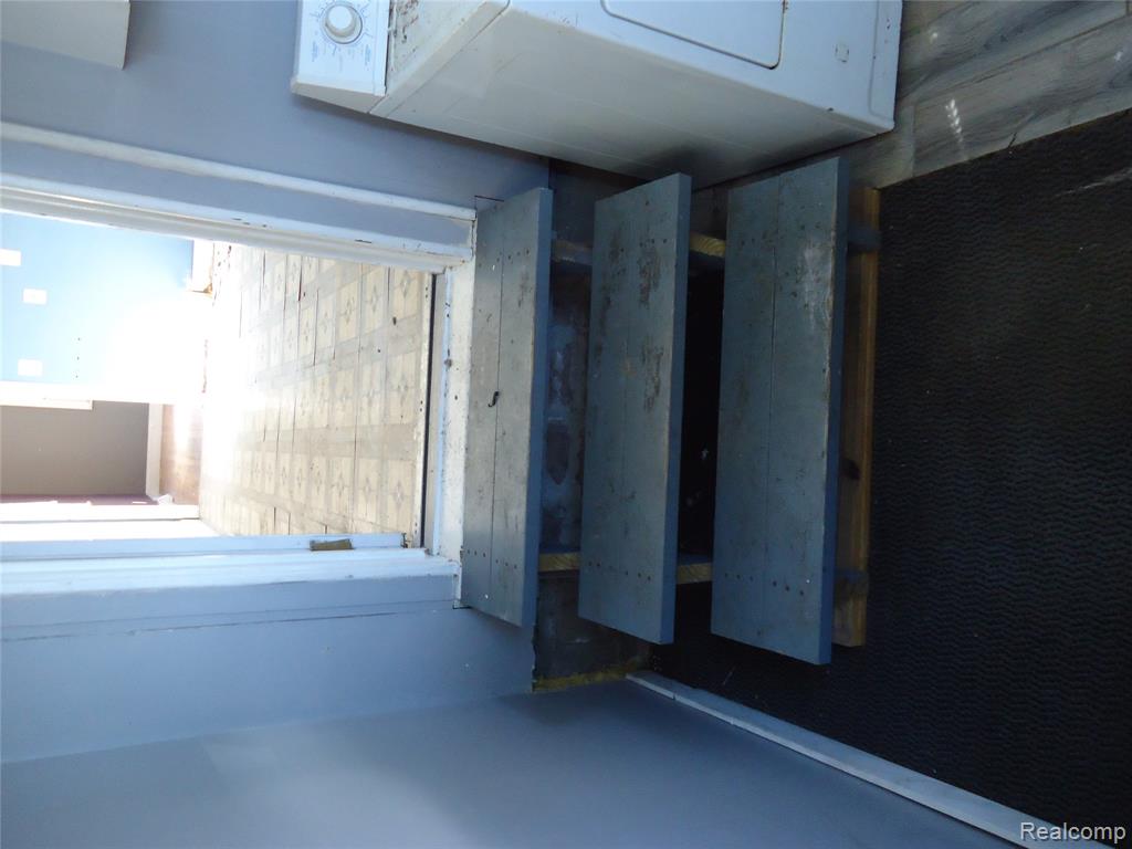 142 E Rowland Property Photo 35