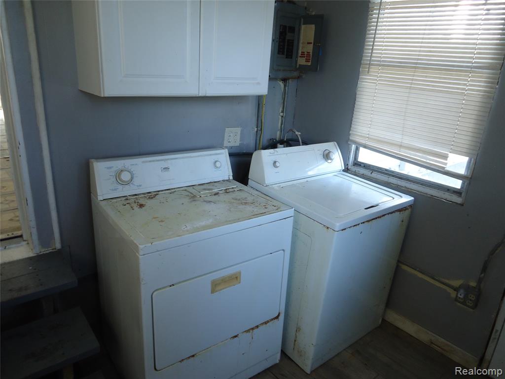 142 E Rowland Property Photo 36