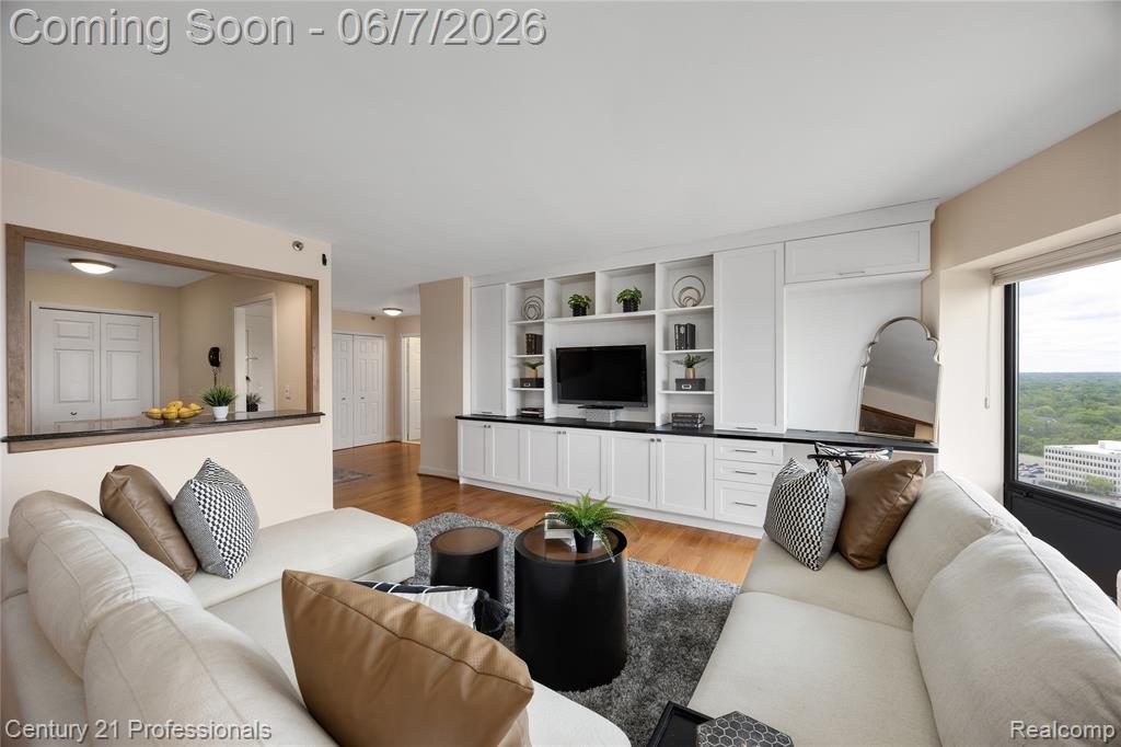 5000 Town Center Property Photo 4