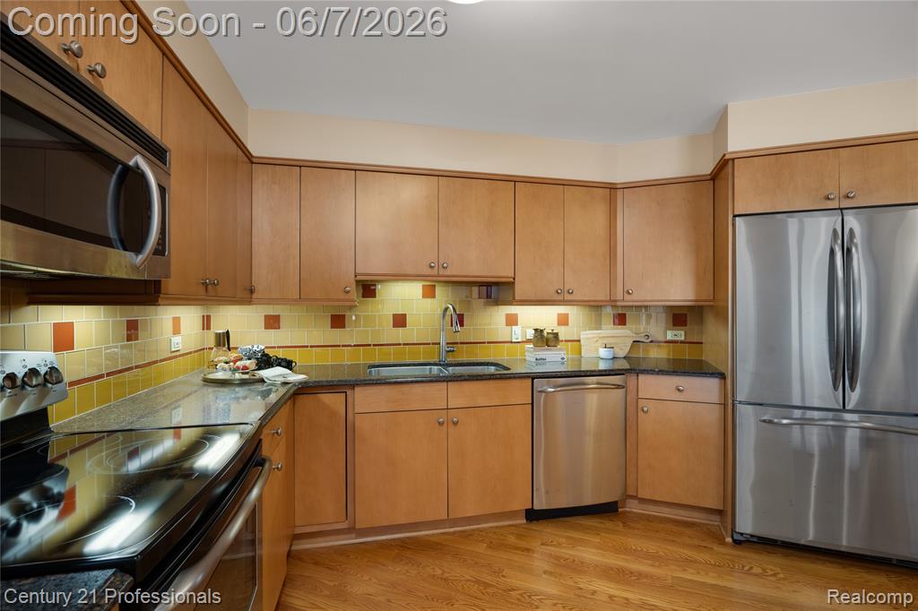 5000 Town Center Property Photo 9