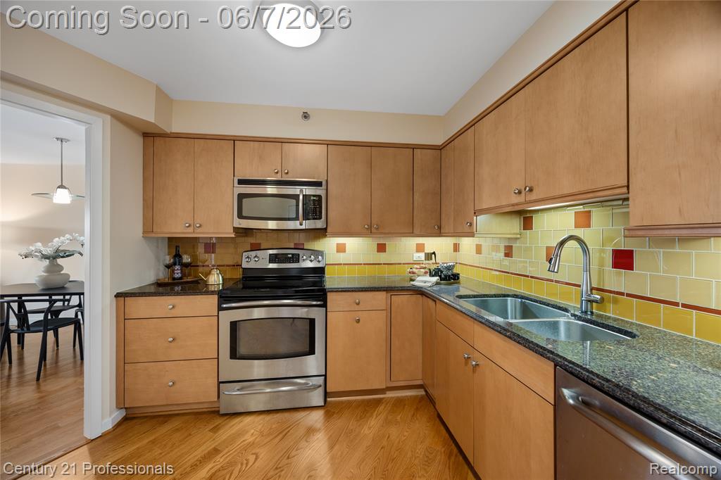 5000 Town Center Property Photo 11