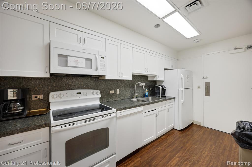 5000 Town Center Property Photo 29