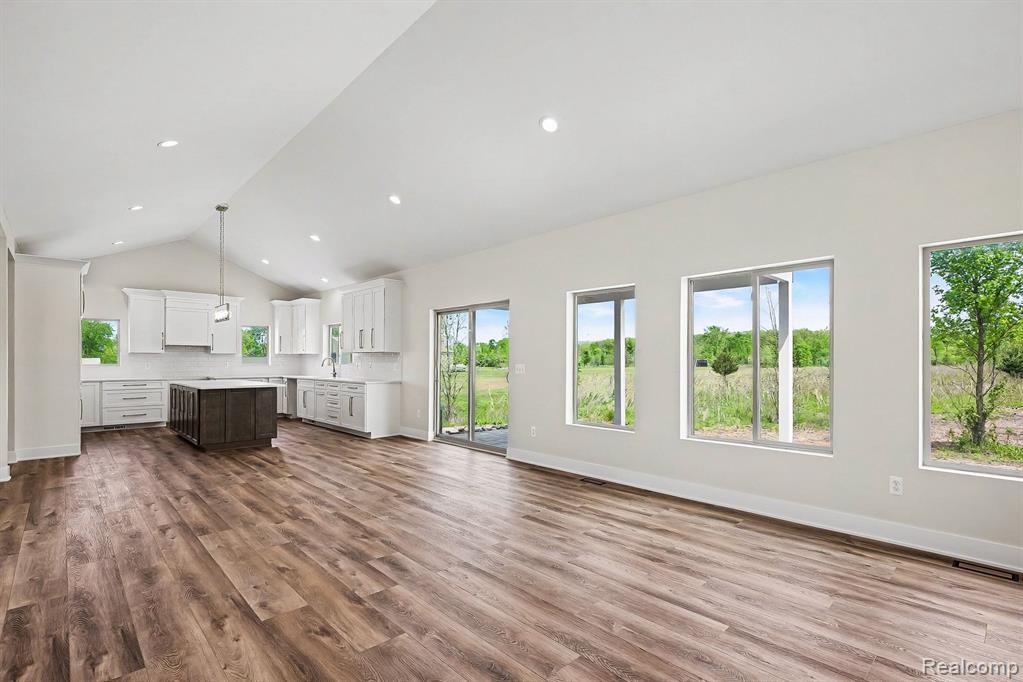 57560 Omo Road Property Photo 10