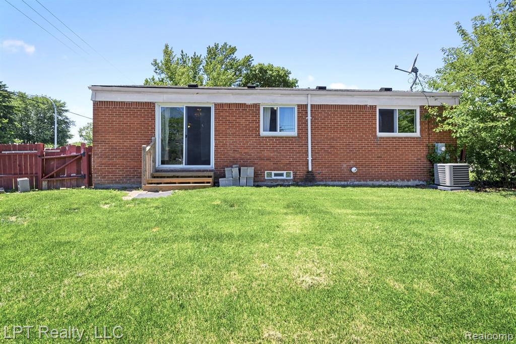 18181 Winwood Court Property Photo 3