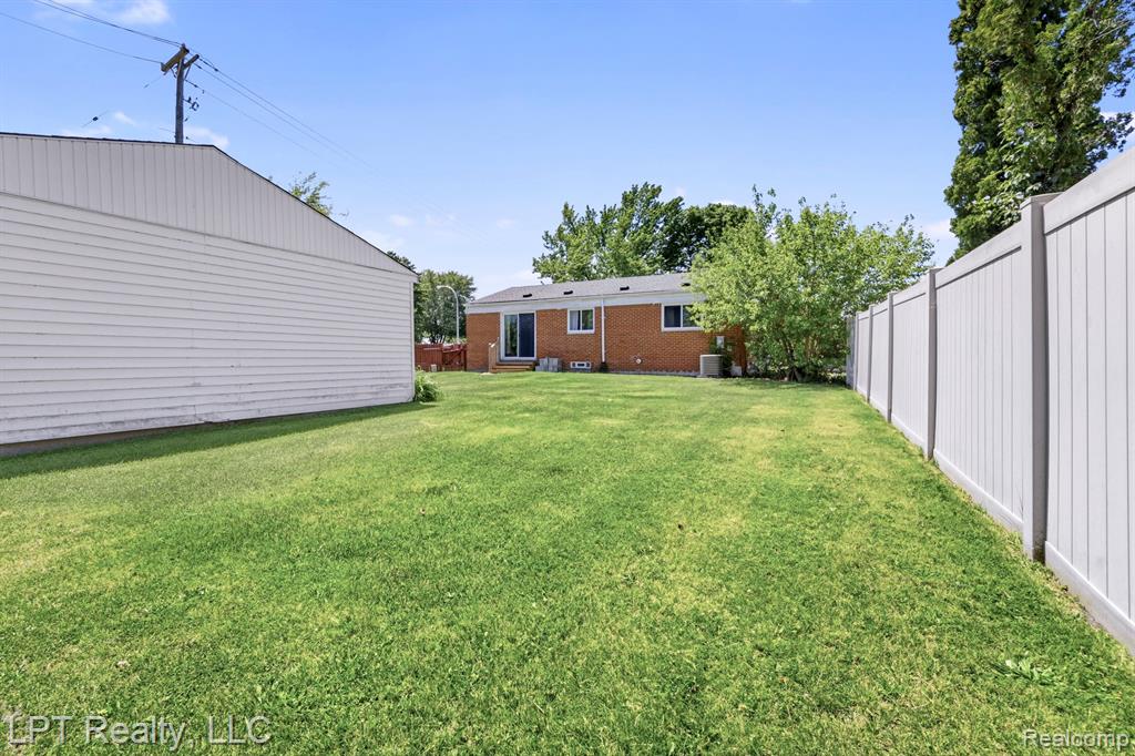 18181 Winwood Court Property Photo 5