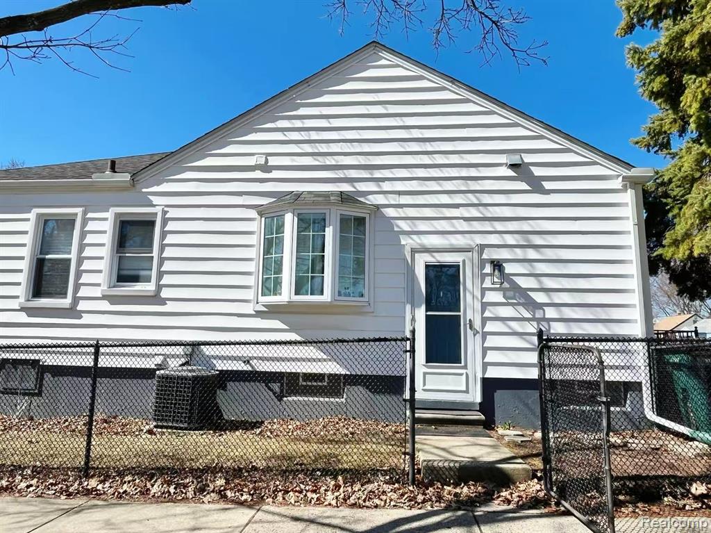 3303 Chester Road Property Photo 3