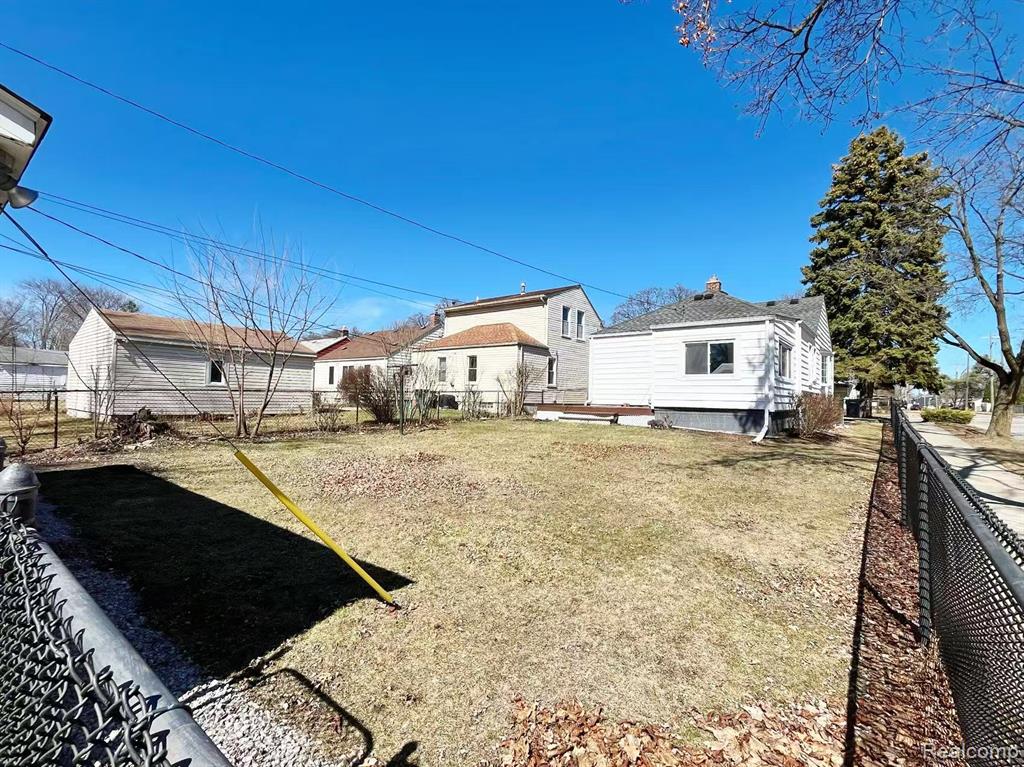 3303 Chester Road Property Photo 4