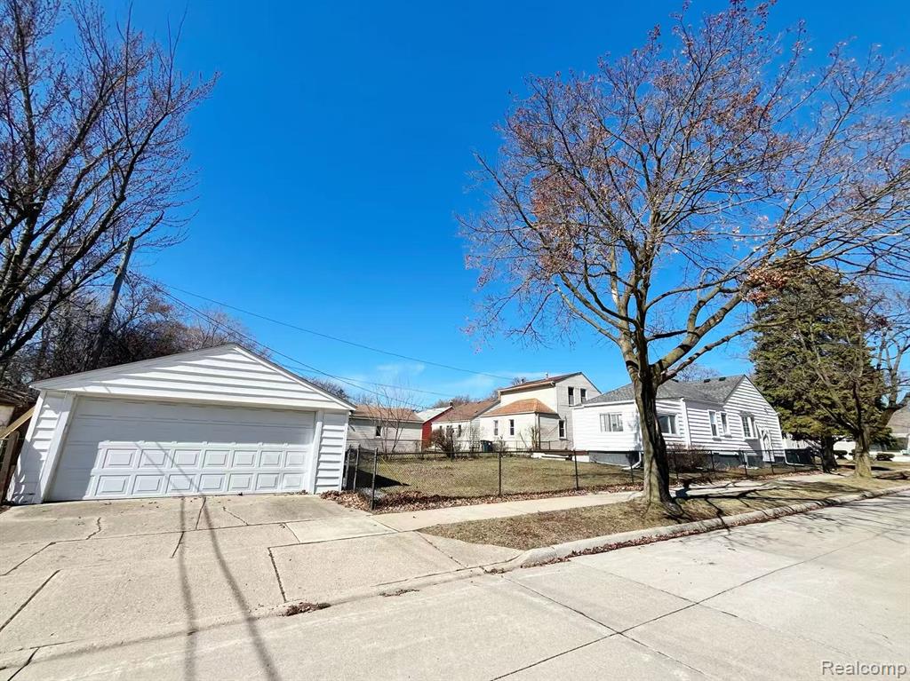3303 Chester Road Property Photo 5