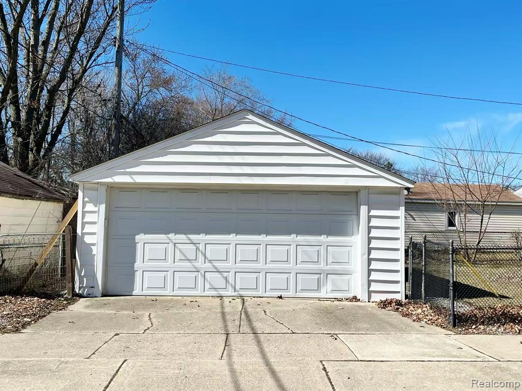 3303 Chester Road Property Photo 6
