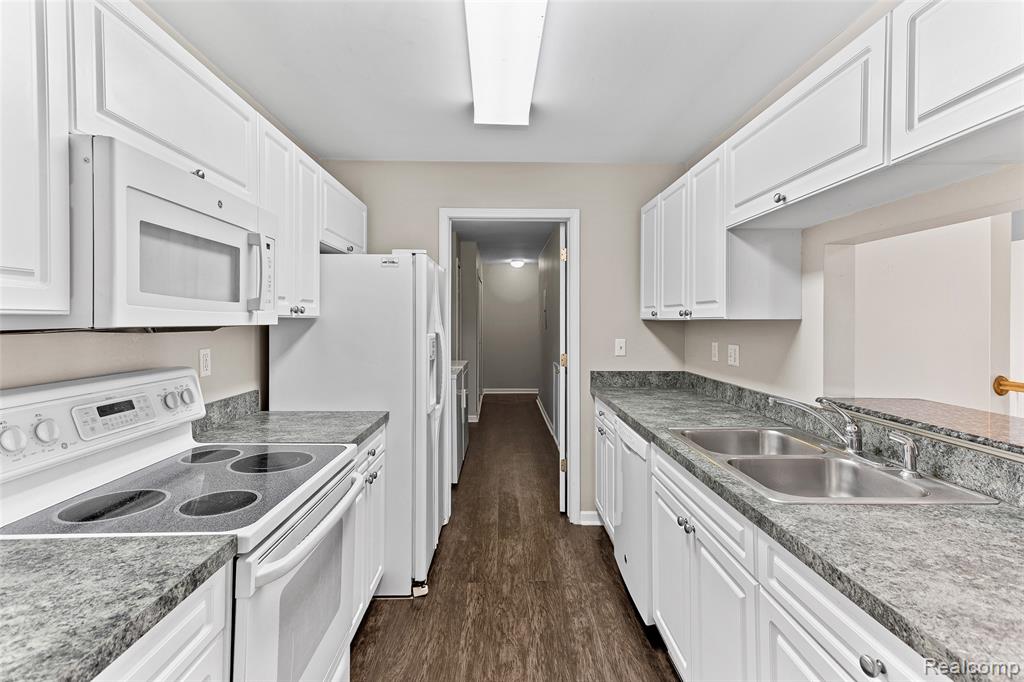 3553 Oakmonte Boulevard Property Photo 3