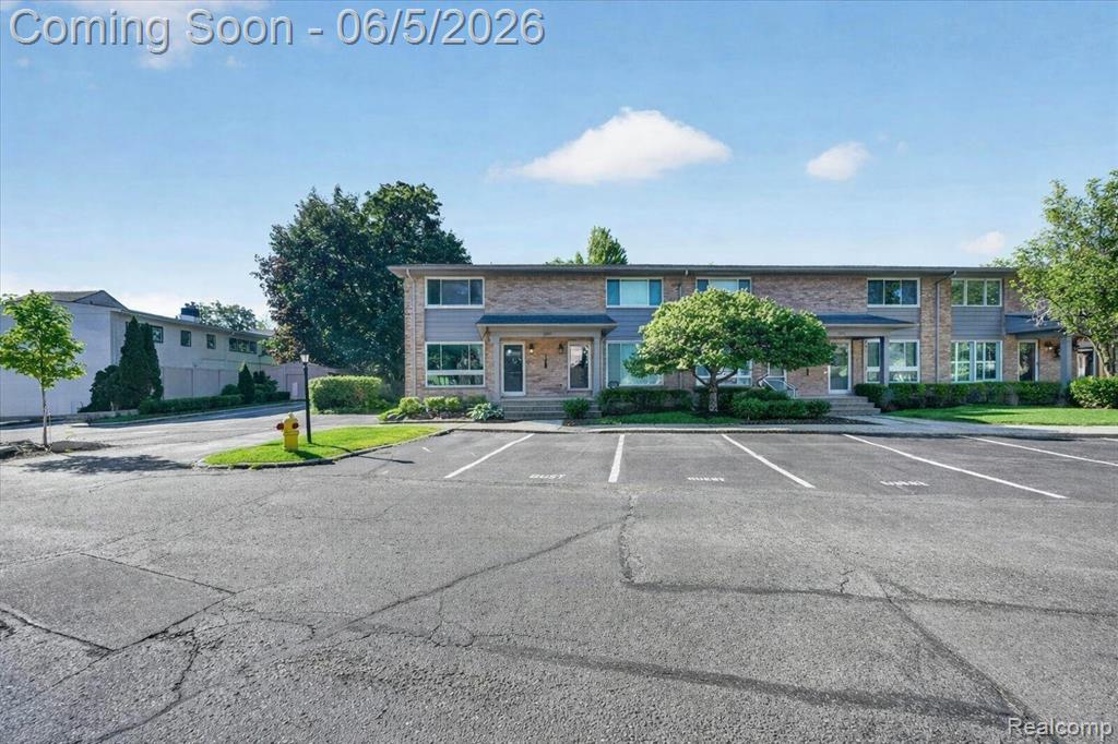 1035 N Old Woodward Avenue Property Photo 2