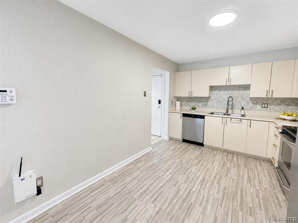 30450 Orchard Lake Road Property Photo 3