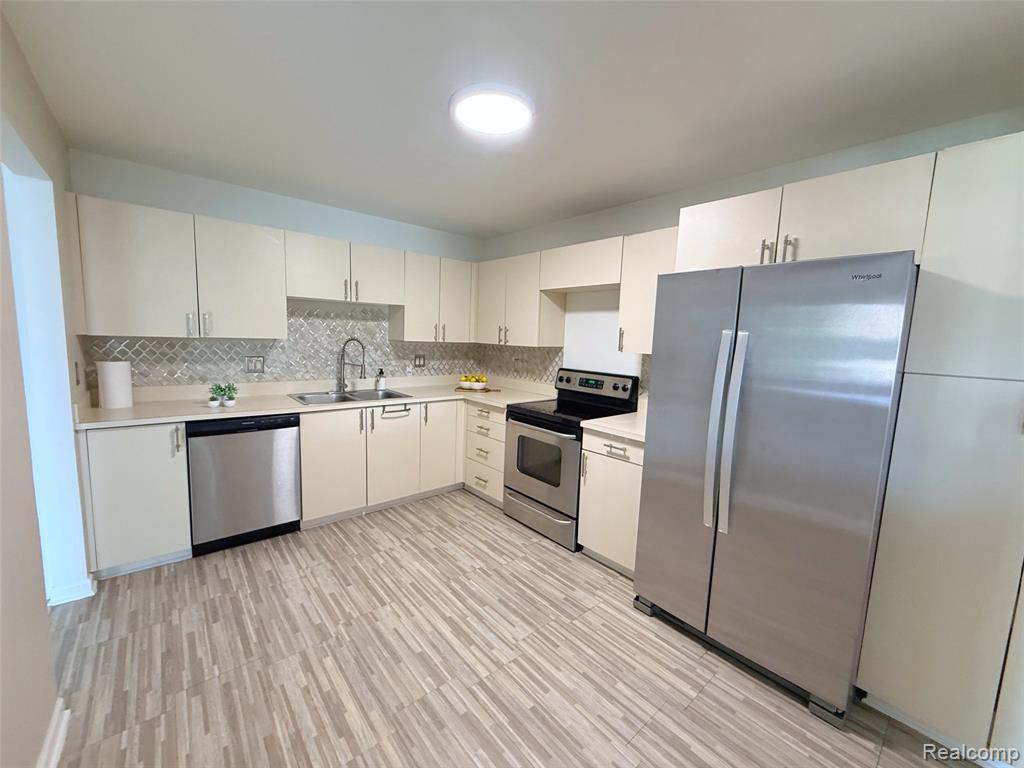 30450 Orchard Lake Road Property Photo 4
