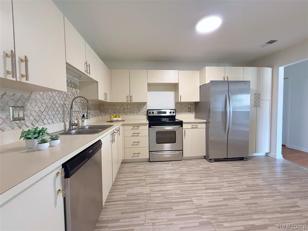 30450 Orchard Lake Road Property Photo 6