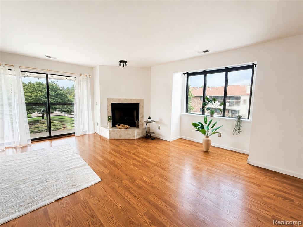 30450 Orchard Lake Road Property Photo 9