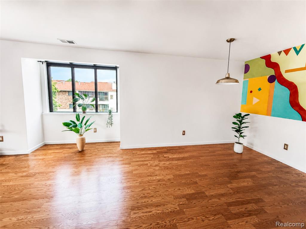 30450 Orchard Lake Road Property Photo 11
