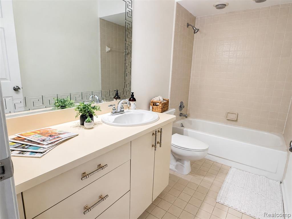 30450 Orchard Lake Road Property Photo 13