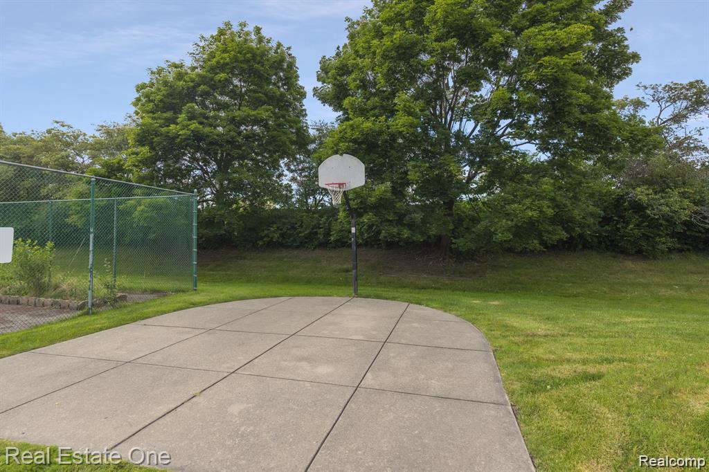 30450 Orchard Lake Road Property Photo 29