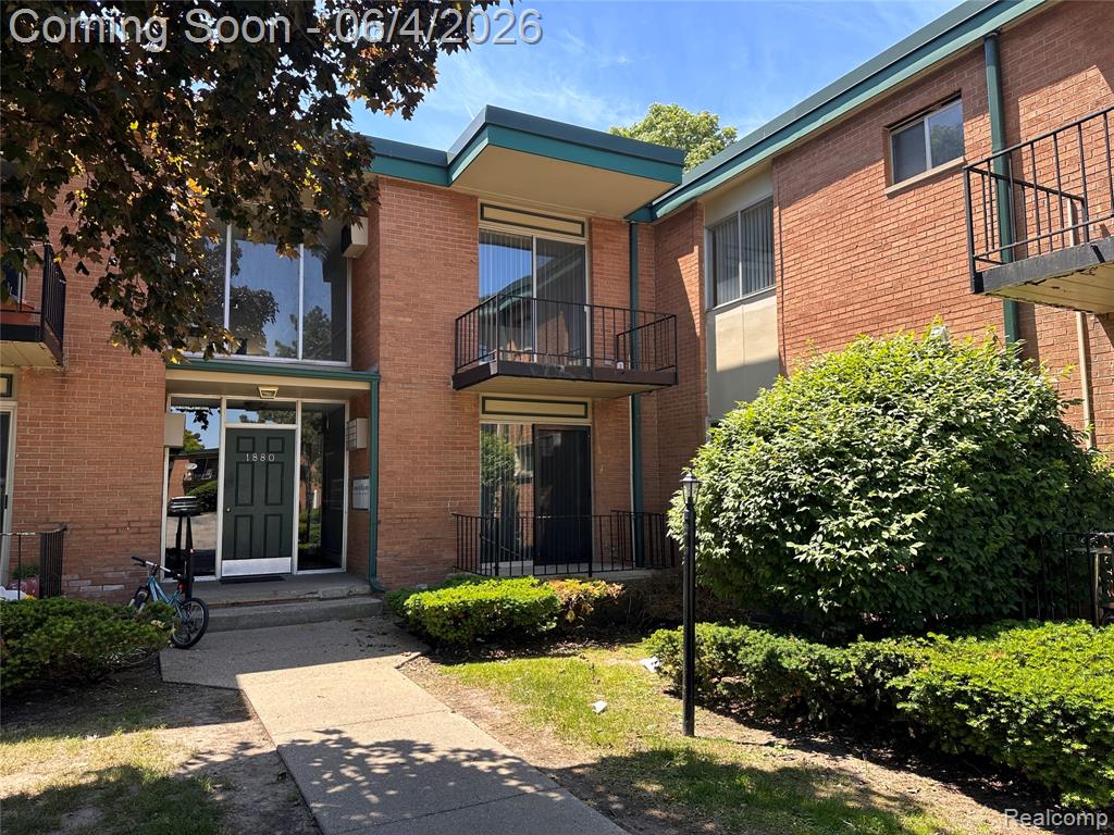 1880 Axtell Drive Property Photo 4