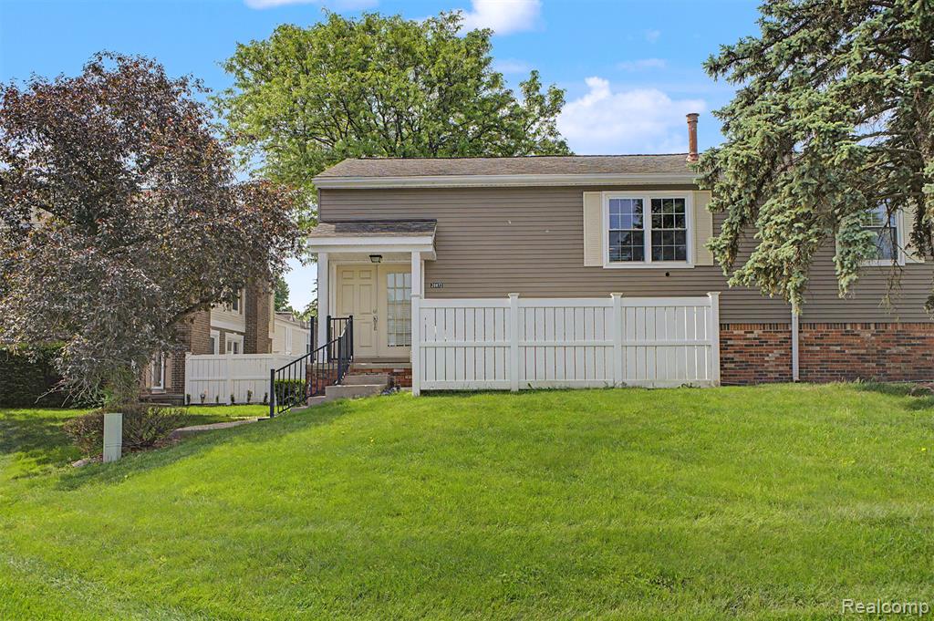 20872 E Glen Haven Circle Property Photo 3
