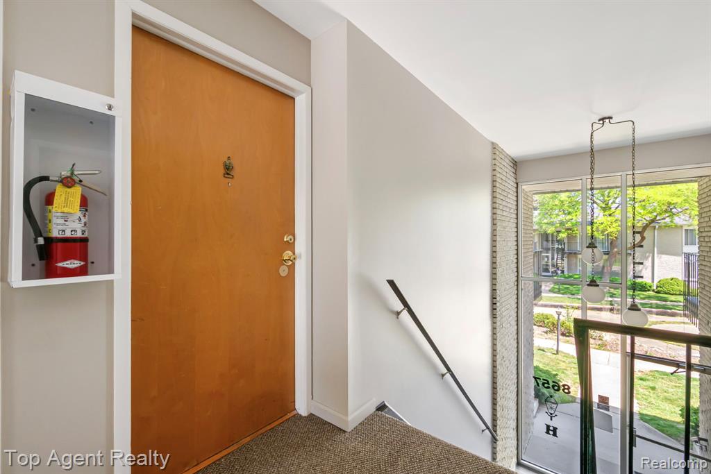 8657 Kennedy Circle Property Photo 2