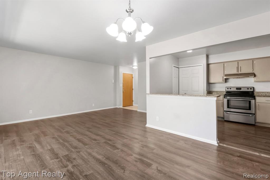 8657 Kennedy Circle Property Photo 10
