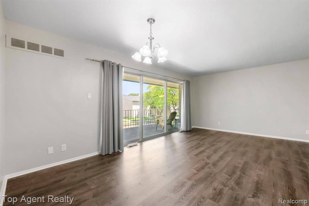 8657 Kennedy Circle Property Photo 11