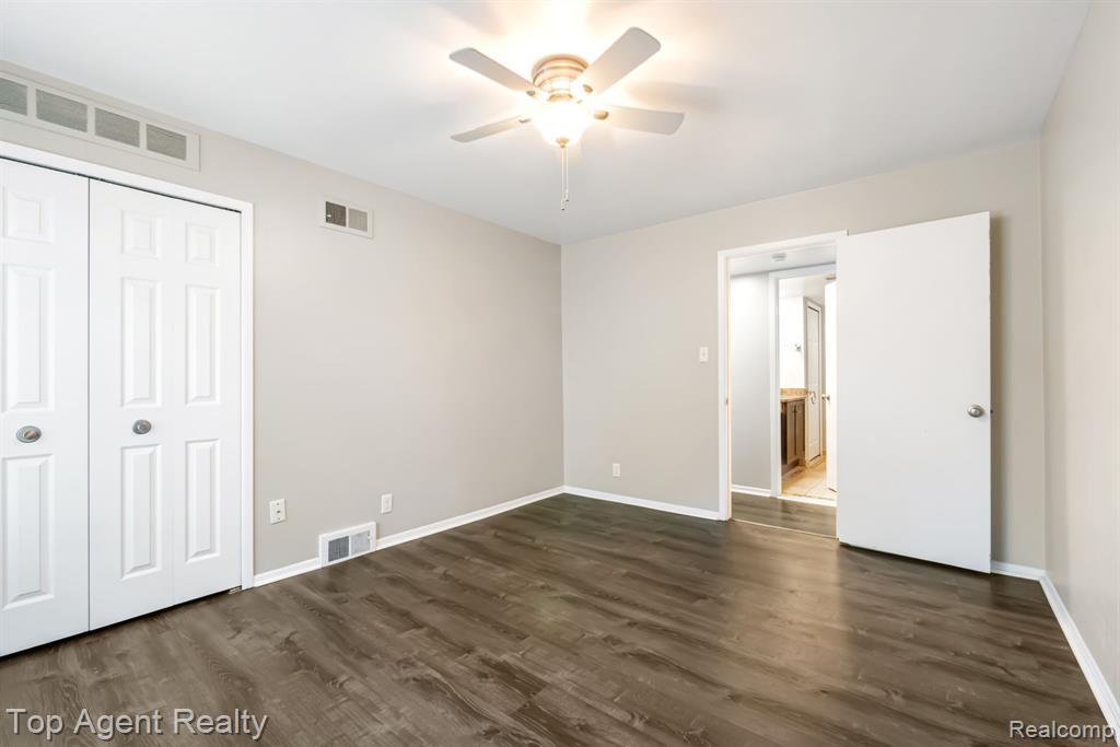 8657 Kennedy Circle Property Photo 13