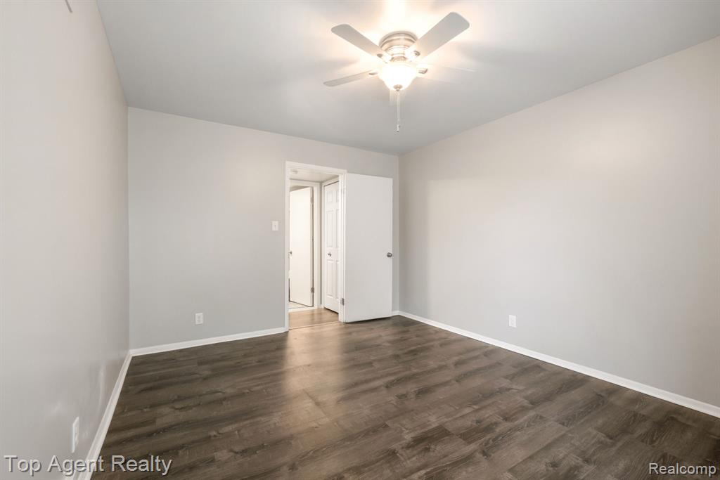 8657 Kennedy Circle Property Photo 14