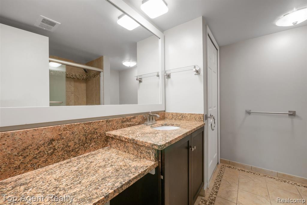 8657 Kennedy Circle Property Photo 15