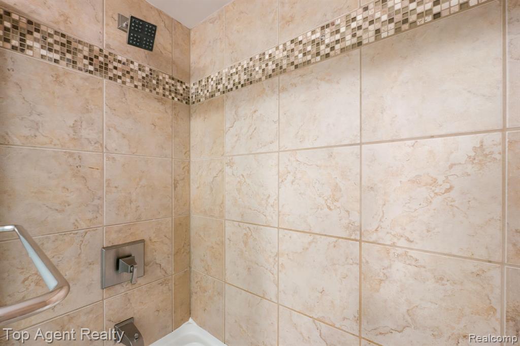 8657 Kennedy Circle Property Photo 16