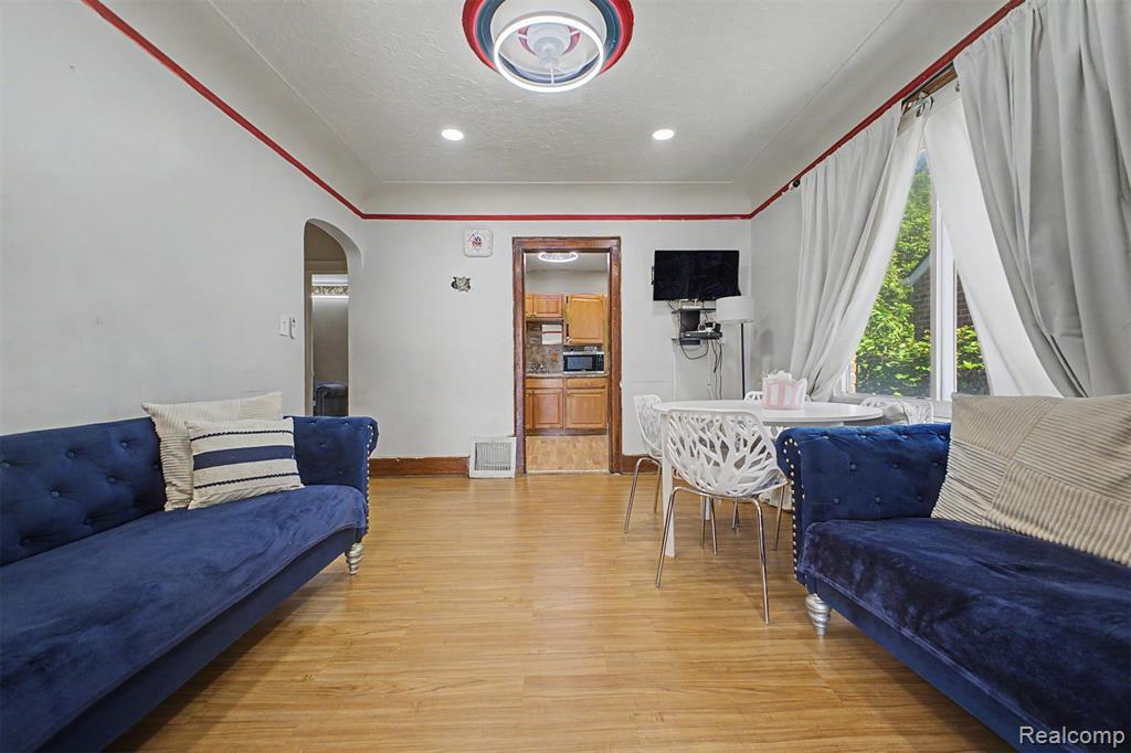 6808 Abington Avenue Property Photo 6