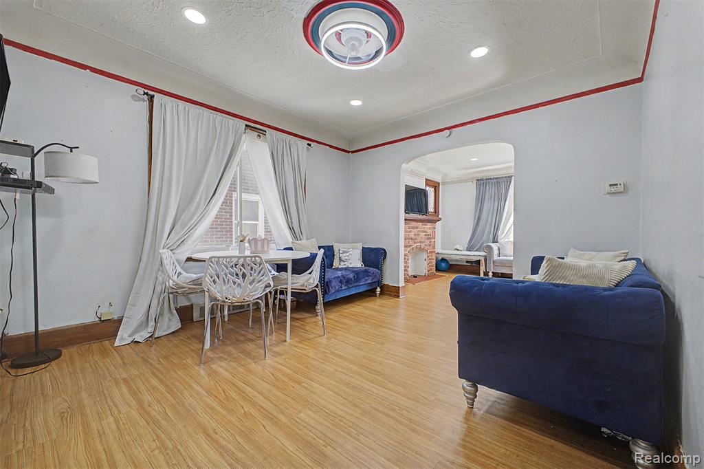 6808 Abington Avenue Property Photo 7
