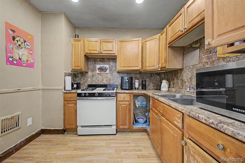 6808 Abington Avenue Property Photo 10