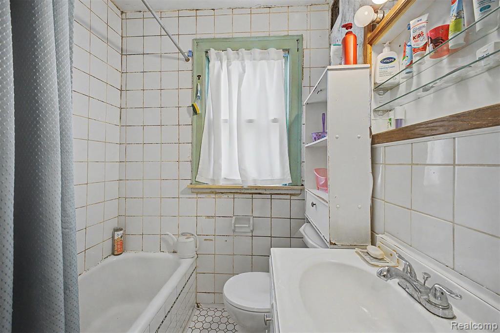 6808 Abington Avenue Property Photo 12